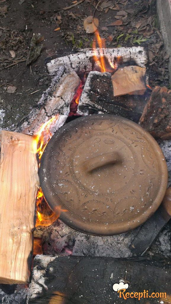 Svadbarski kupus u zemljanom loncu