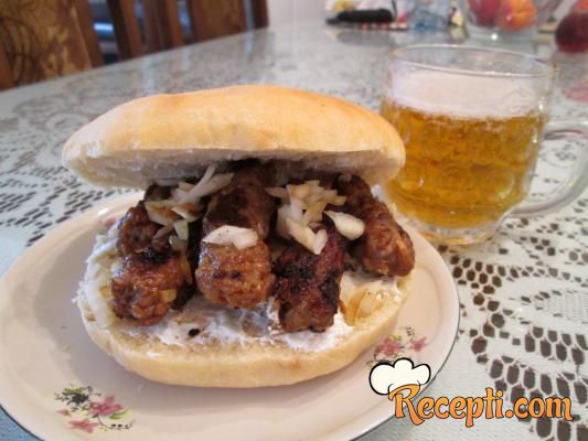 Ćevapi u lepinji