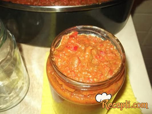 Ajvar pečen u rerni - crvena paprika, plavi paradajz i maslinovo ulje