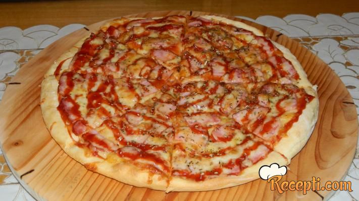 Pizza sa lepim testom