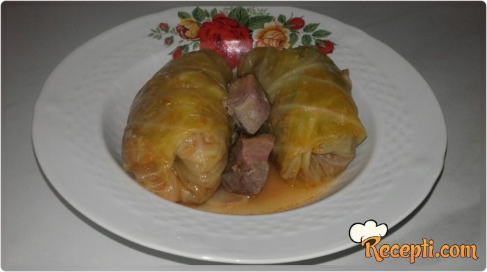 Sarma sa suvim mesom i slaninom