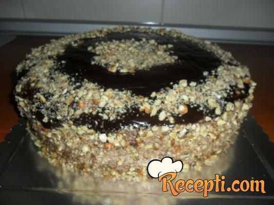 Sočna orah torta