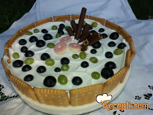 Torta sa keksom i kruškama